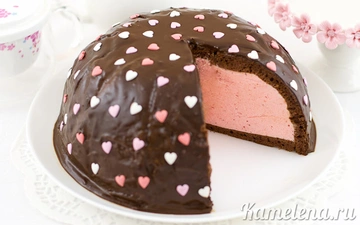 Шоколадный торт «Клубничная бомба»