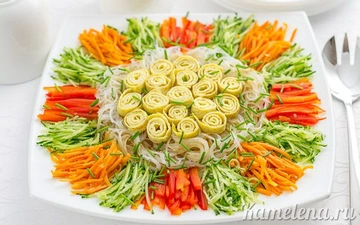 Салат из фунчозы и овощей
