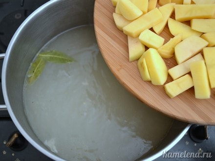 Мясо вынуть из бульона, оно