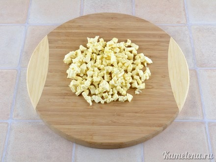Сырки порезать мелкими