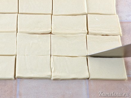 Тесто разморозить, раскатывать