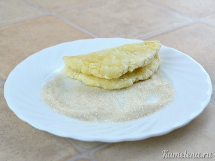 Свернуть сахаром внутрь, еще