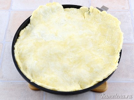 Форму с яблоками достать из