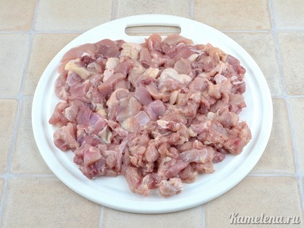 С окорочков срезать мясо и
