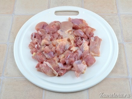 С окорочков срезать мясо,