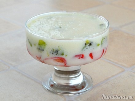 Полить кремом, полностью закрыв