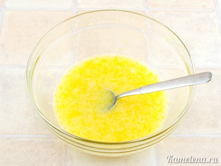 Смешать лимонную цедру, сок,