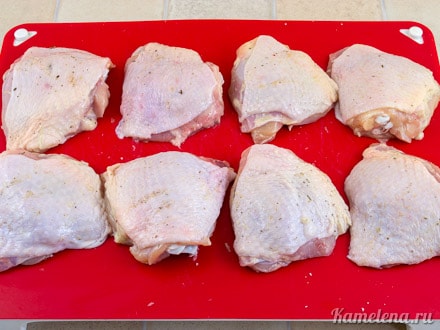 Куриные бедра помыть и