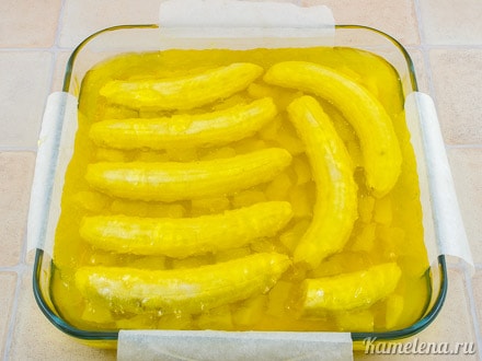 Выложить загустевшее желе,