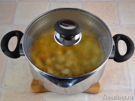 Сразу же закрыть крышкой, снять