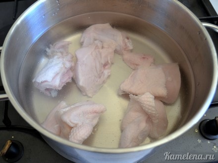 Курицу порезать на несколько