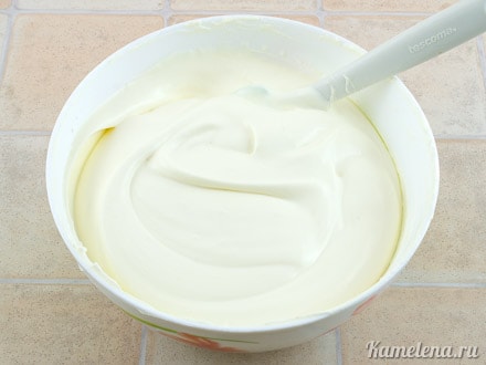 Добавить лимонный курд,