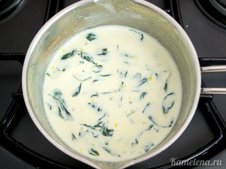 Потолочь базилик толкушкой,