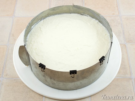 Викласти крем, що залишився,