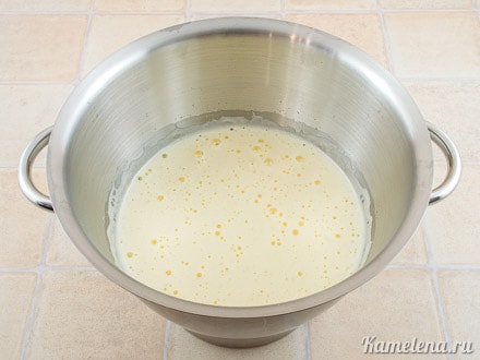 Яйца, сахар, ванильный сахар,