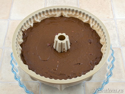 Форму смазать маслом,