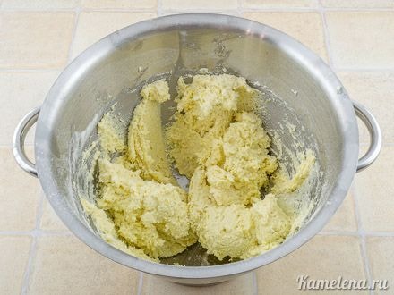 Добавить муку смешанную с