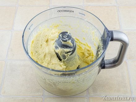 Замесить тесто. Творожное тесто