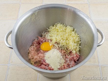 Добавить соль, черный перец и