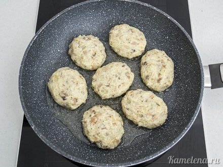 На сковороде разогреть
