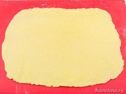 Раскатать тесто в тонкий пласт