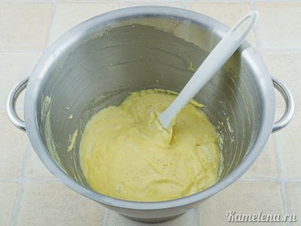 Муку и разрыхлитель смешать.