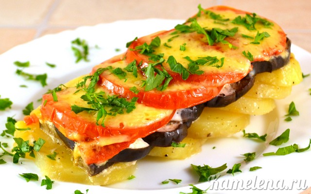 Рецепт приготовления баклажанов в духовке с помидорами, сыром и грибами