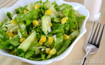 Салат с огурцами и кукурузой