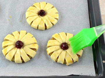 Видео-рецепт ананасов в слоеном тесте