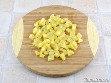 Салат с ананасом и ветчиной: праздничный рецепт к любому столу