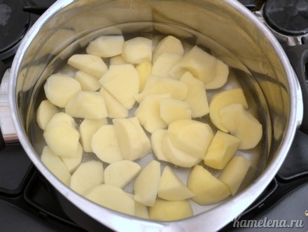 Картофель почистить, порезать