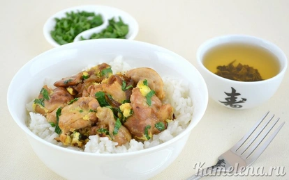 Курица с шампиньонами и рисом в азиатском стиле