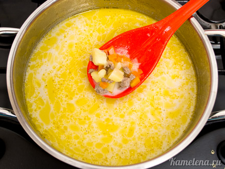 Наваристый суп «И без мяса отлично!» с плавленым сыром