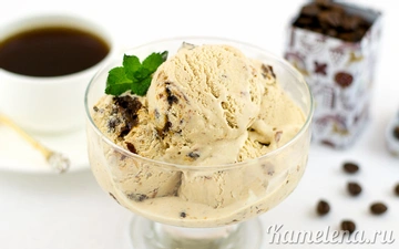 Кофейное мороженое с черносливом