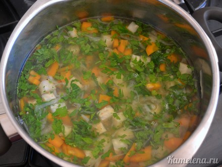 Суп из сельдерея с морковью и курицей