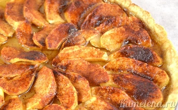 Ленивый осенний пирог-коблер с яблоками и орехами
