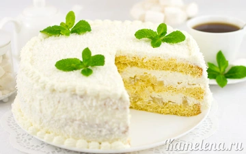 Бисквитный торт с клубничной начинкой и творожным кремом